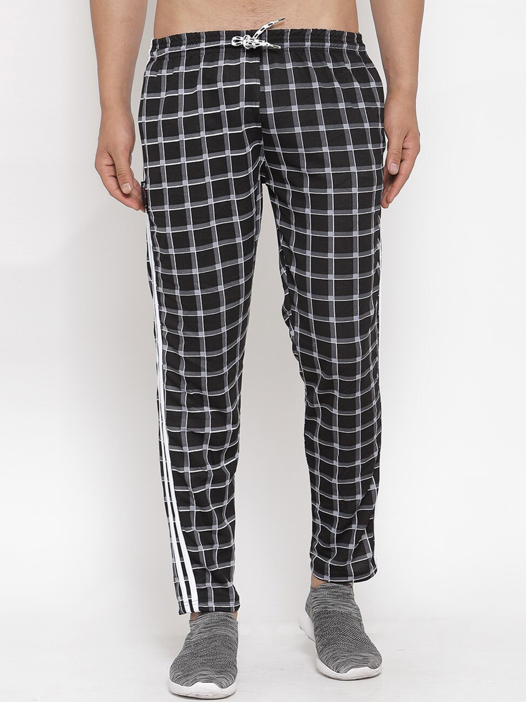 

KLOTTHE Men Black Checks Printed Slim-Fit Track Pants