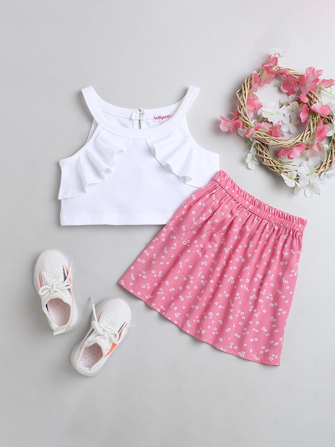 

taffykids Girls Pink & White Floral Printed Top With Skirt