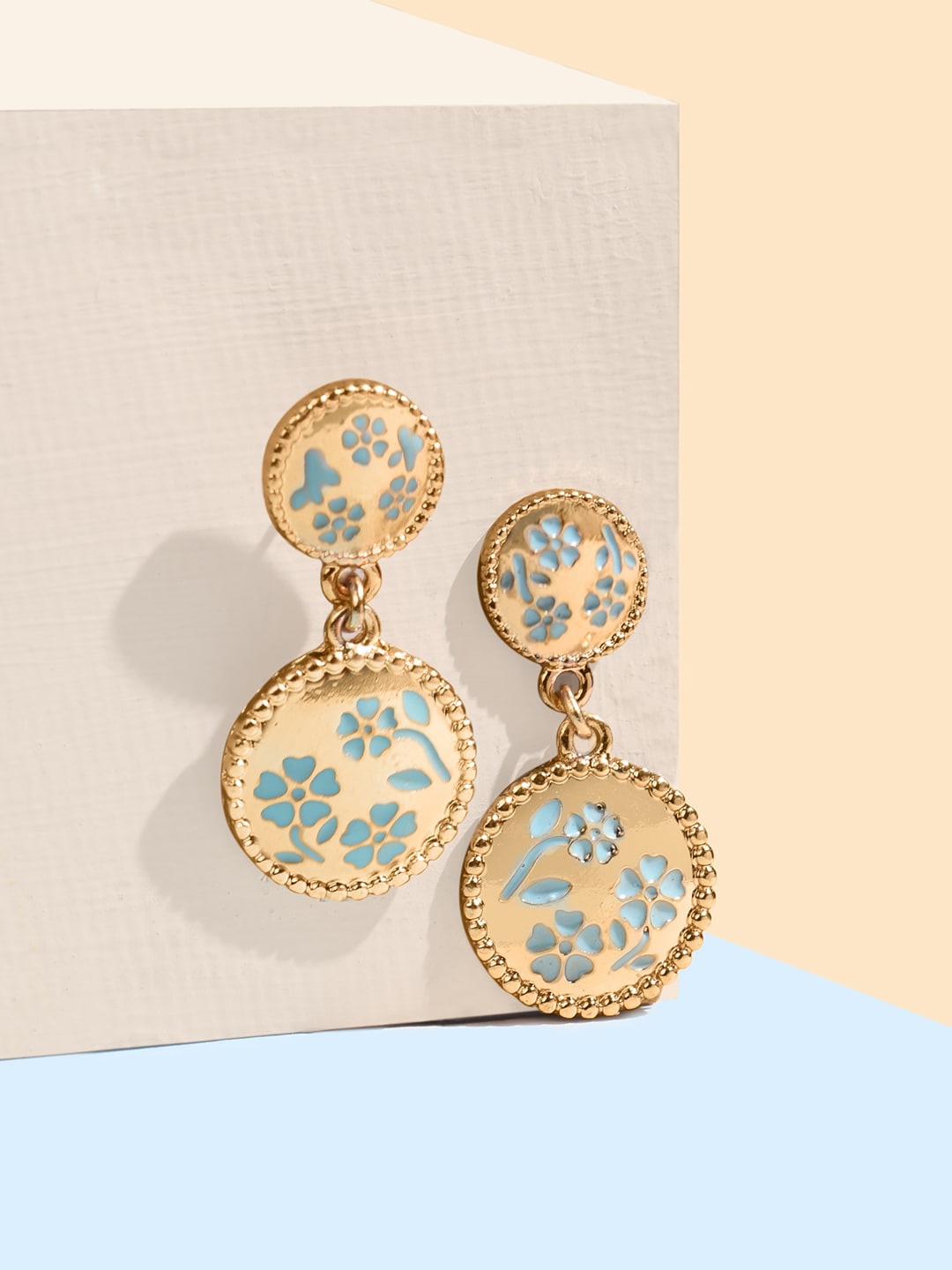 

Accessorize London Gold-Toned Green Flower Imprint Short Drop Earring