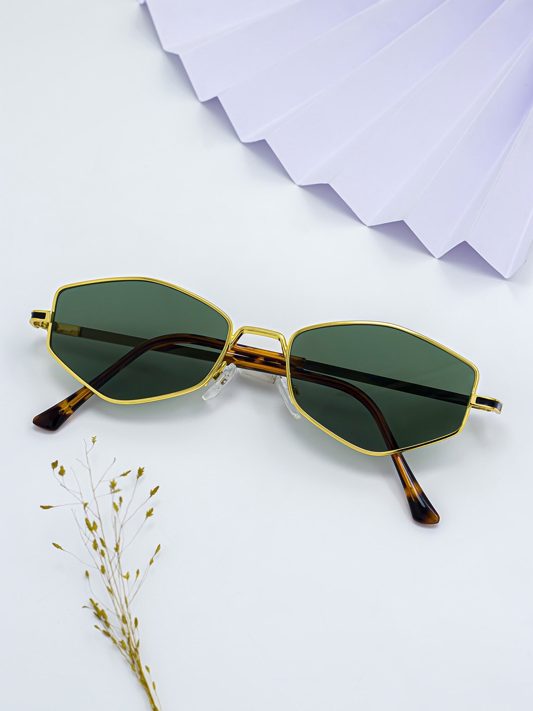 

Bellofox Women Green Lens & Gold-Toned Other Sunglasses