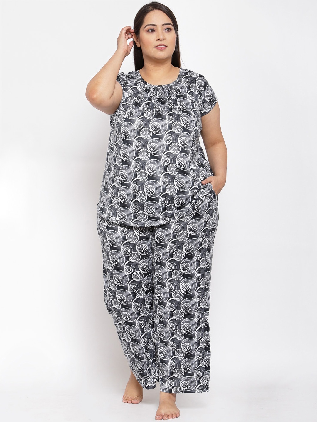 

KLOTTHE Women Plus Size Black & White Printed Night suit