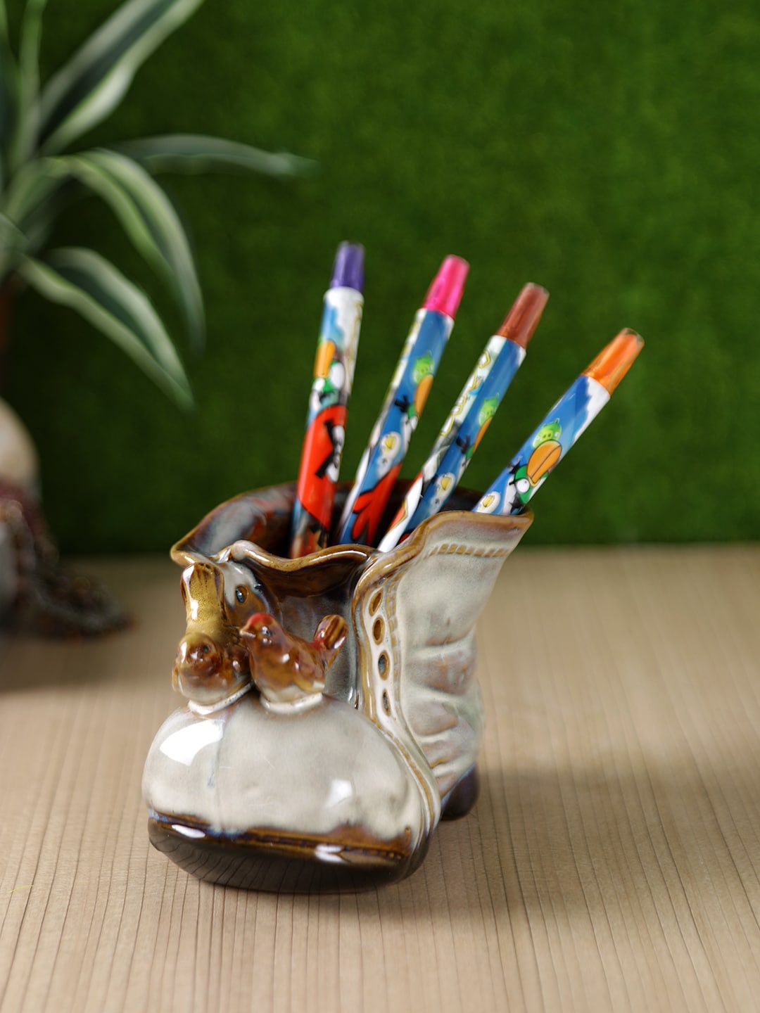 

TAYHAA White Shoe Shaped Ceramic Stationery Holder