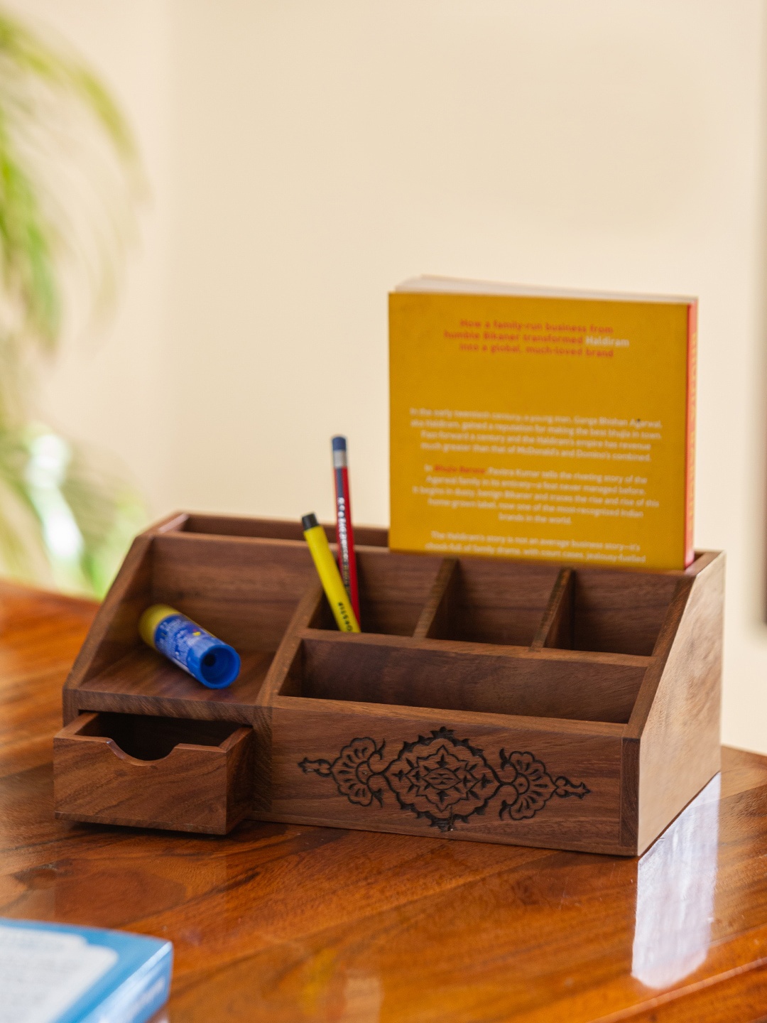 

ExclusiveLane Brown Arabian Art Wooden Stationary Organiser