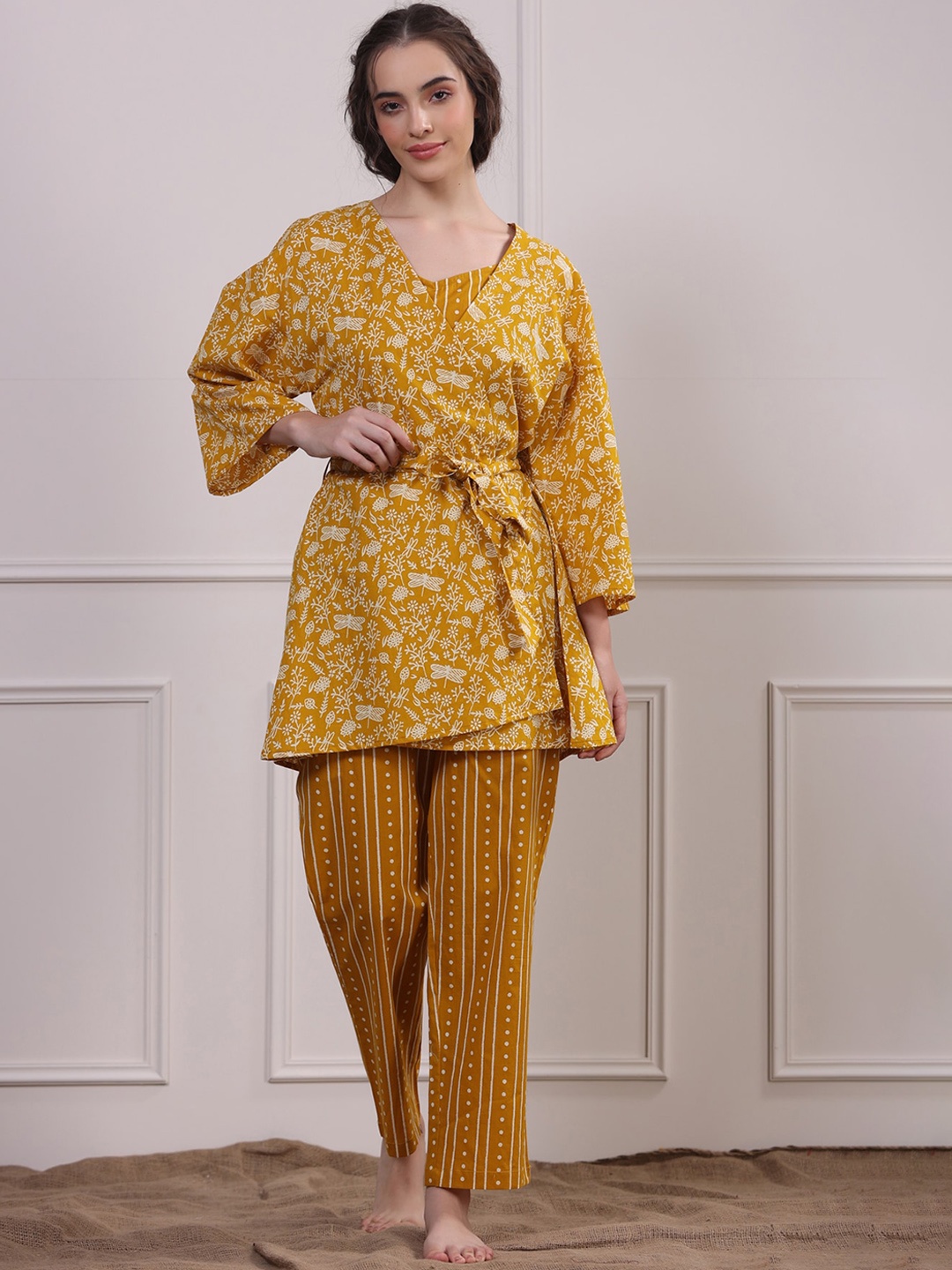 

JISORA Women Yellow Printed Pure Cotton Night suit