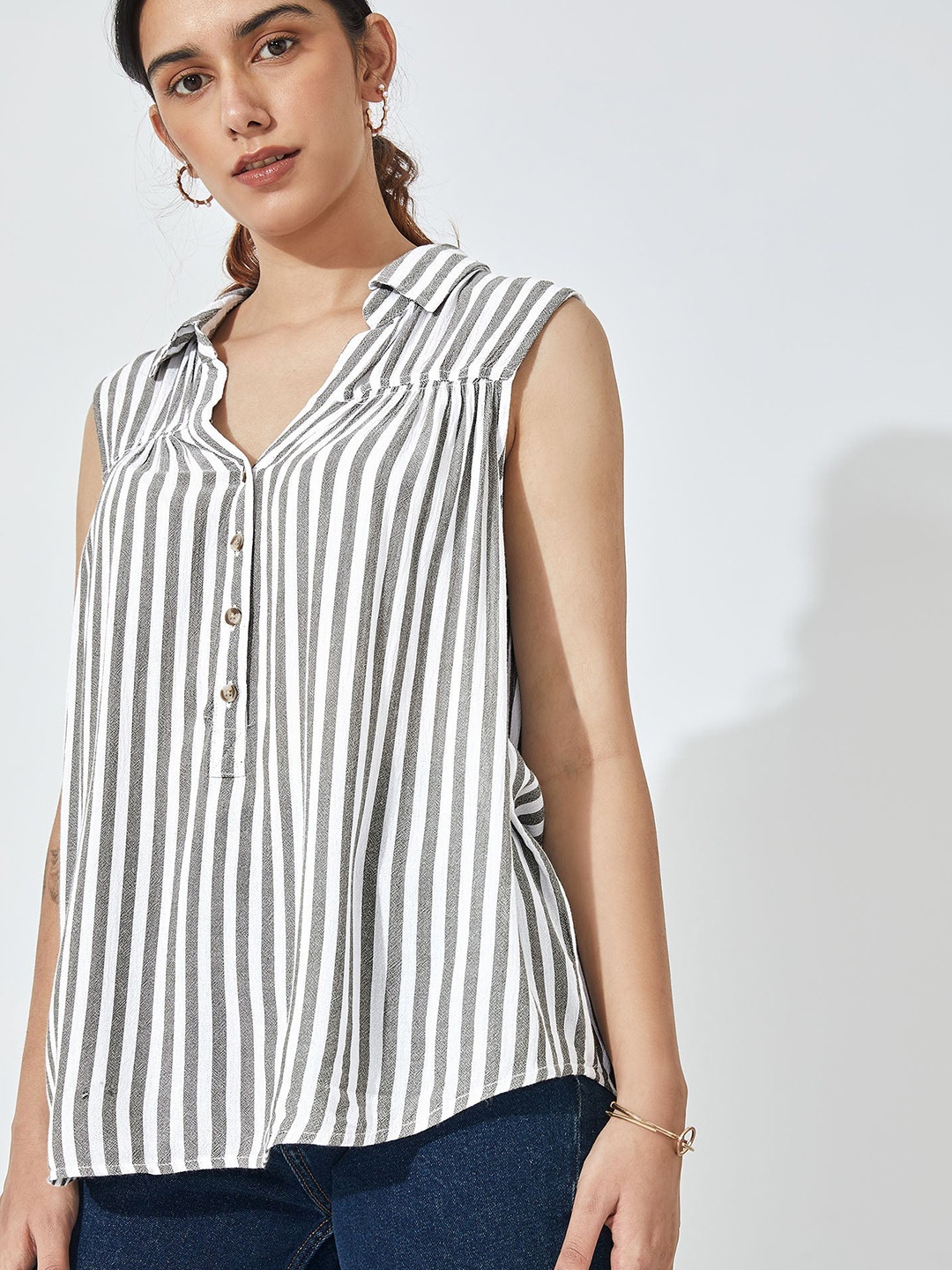 

The Label Life White Striped Sleeveless Shirt Style Top