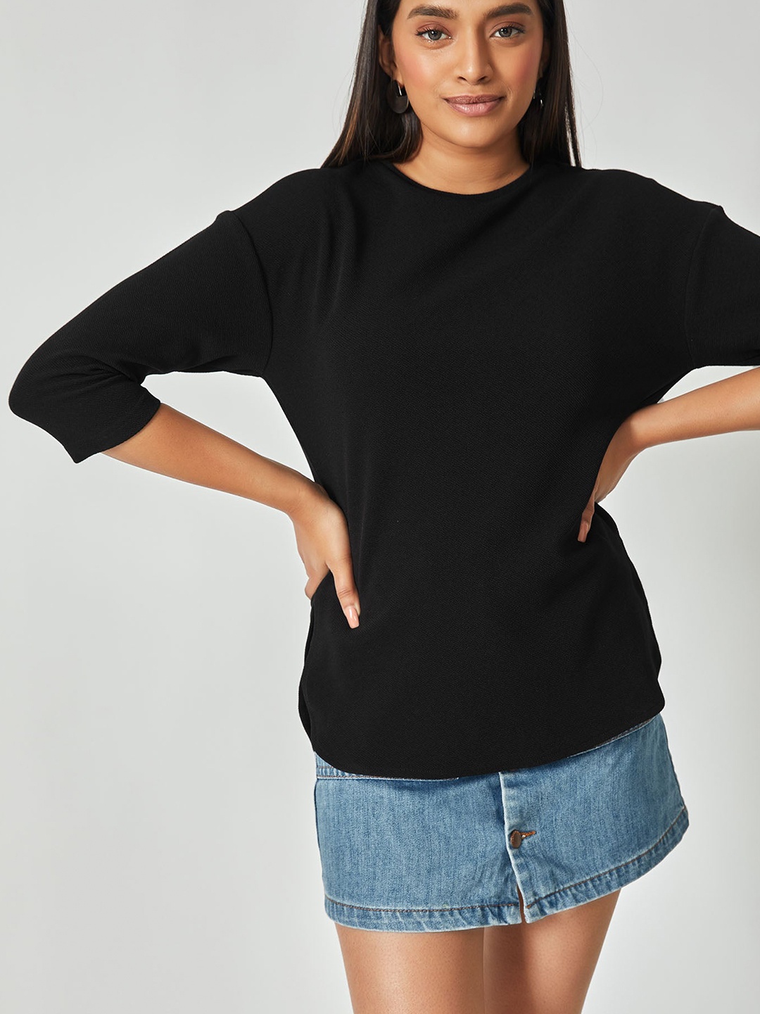 

The Label Life Black Solid Drop-Shoulder Sleeves Round Hem Top