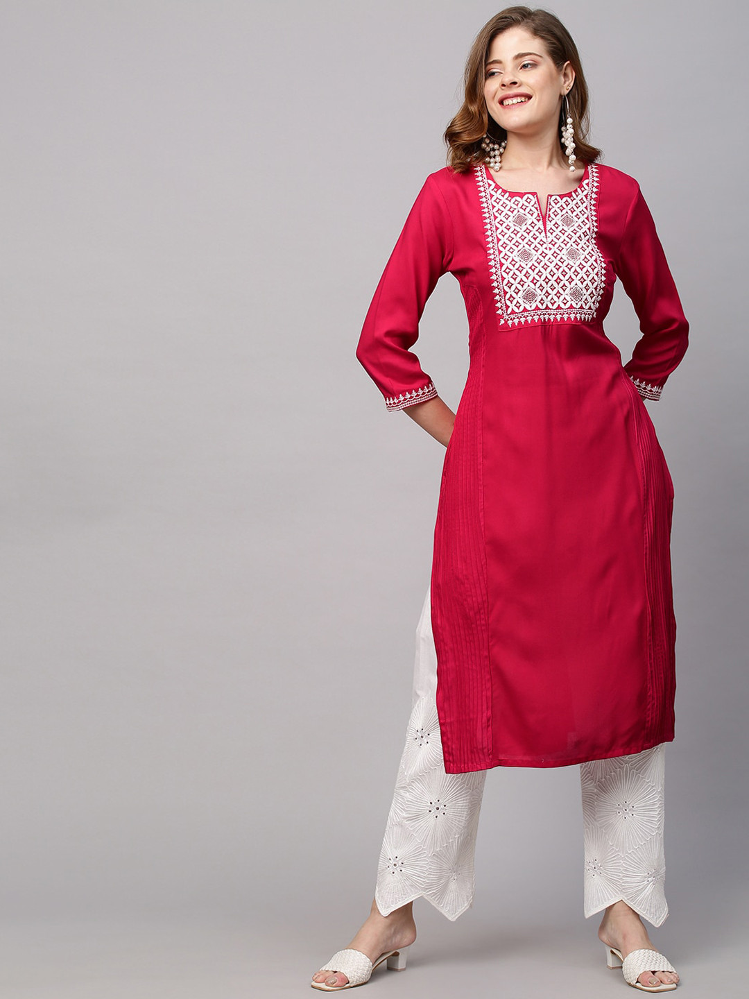 

FASHOR Women Pink Geometric Yoke Design Keyhole Neck Flared Sleeves Thread Work Kurta