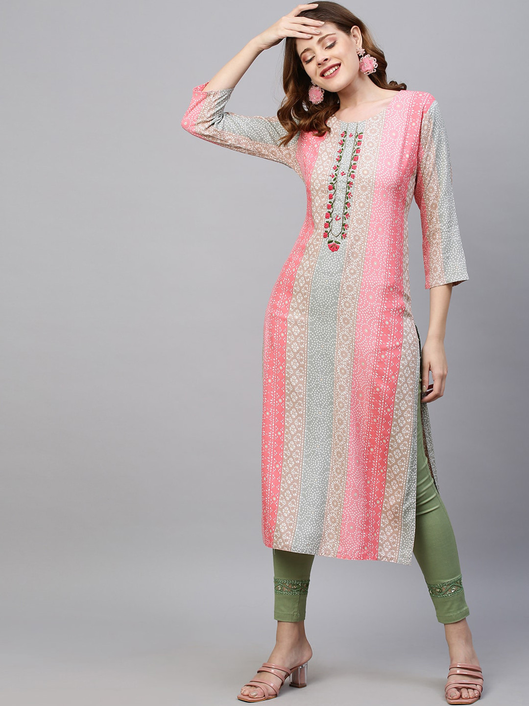 

FASHOR Women Peach-Coloured & White Geometric Printed Thread Work Kurta