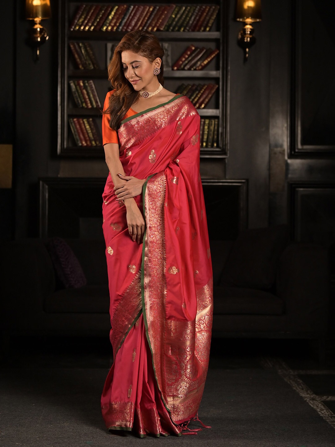 

Exclusiva Red & Gold-Toned Floral Zari Silk Blend Saree