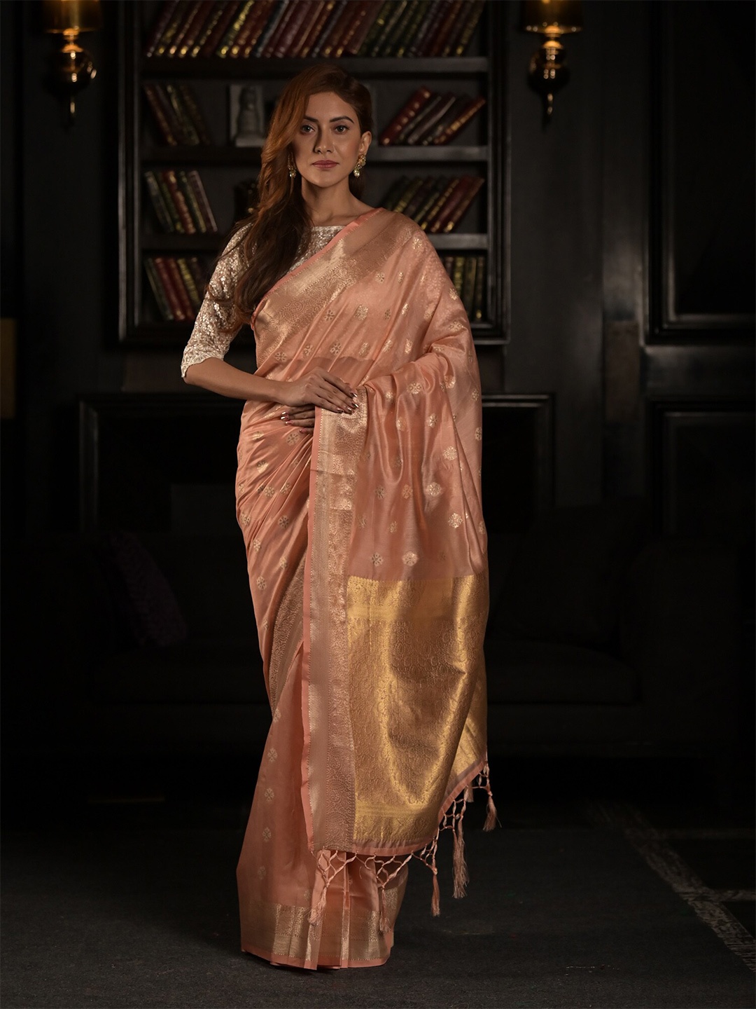 

Exclusiva Peach-Coloured & Gold-Toned Woven Design Zari Silk Blend Saree