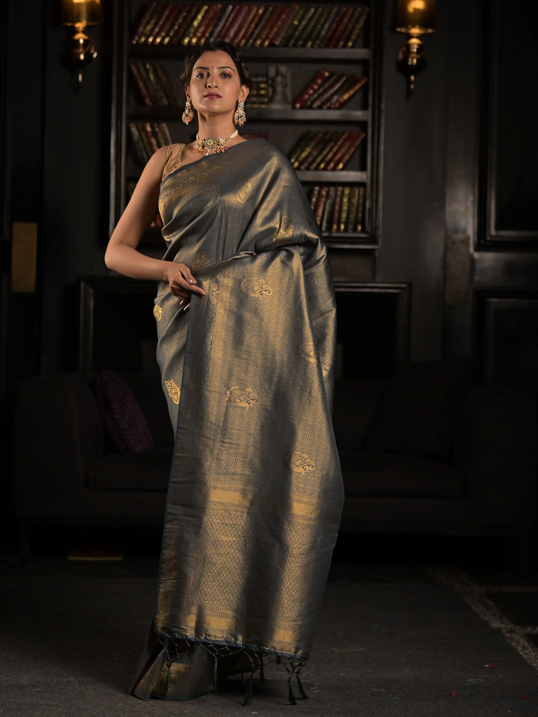 

Exclusiva Blue & Gold-Toned Woven Design Zari Silk Blend Saree