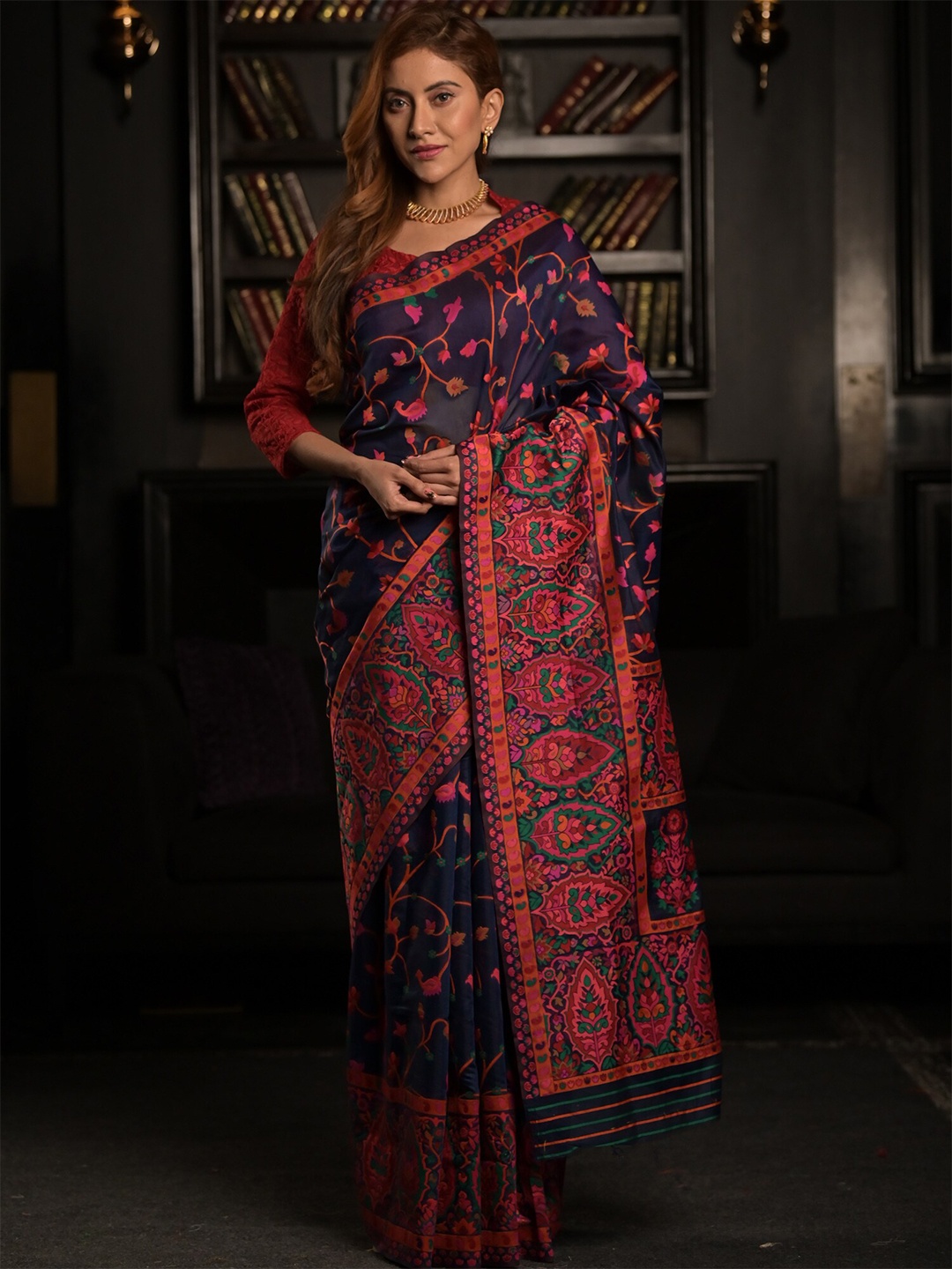 

Exclusiva Purple & Red Floral Zari Silk Blend Saree