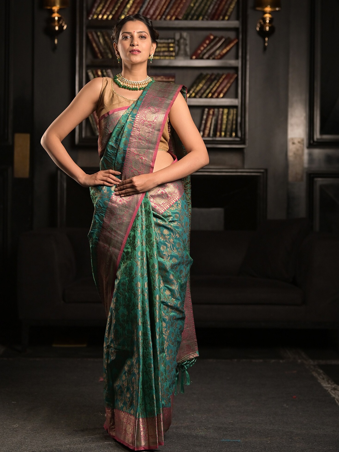 

Exclusiva Green & Gold-Toned Woven Design Tussar Silk Saree