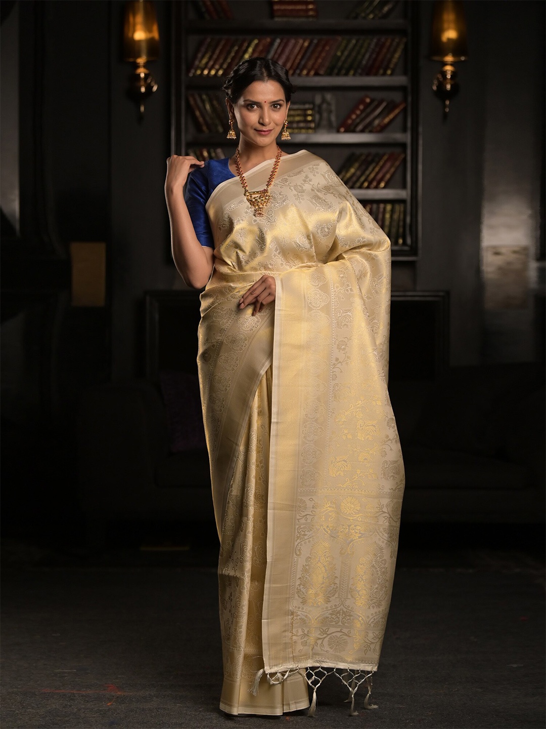 

Exclusiva Off White & Golden Floral Zari Silk Blend Banarasi Saree