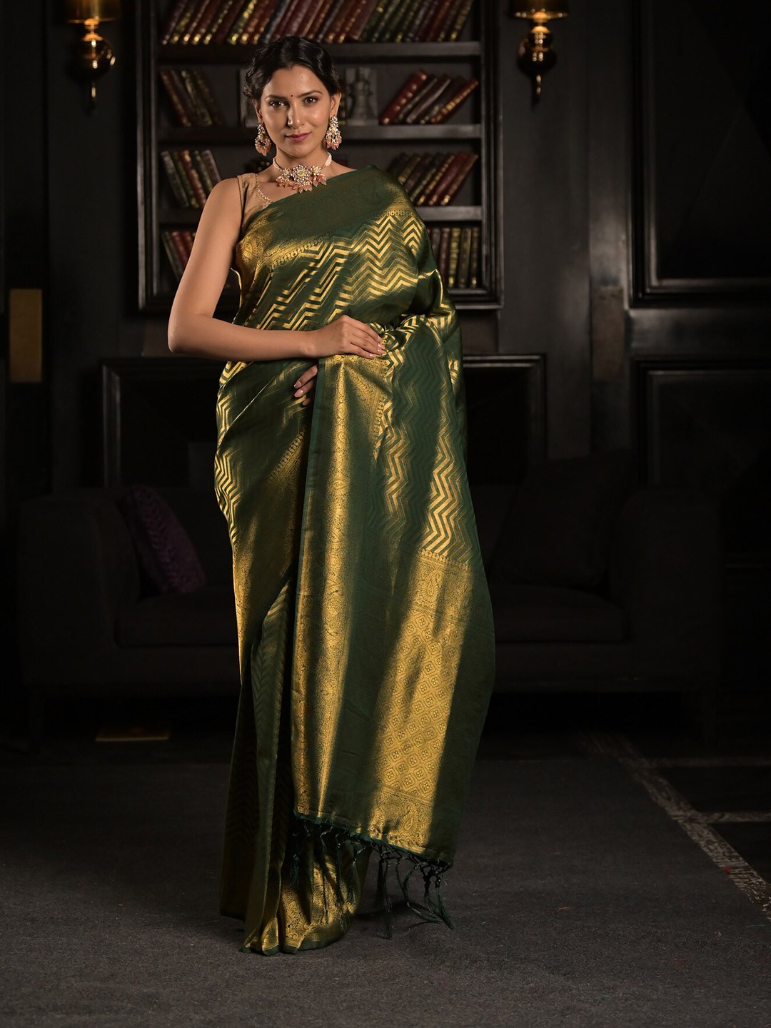

Exclusiva Green & Gold-Toned Woven Design Silk Blend Saree
