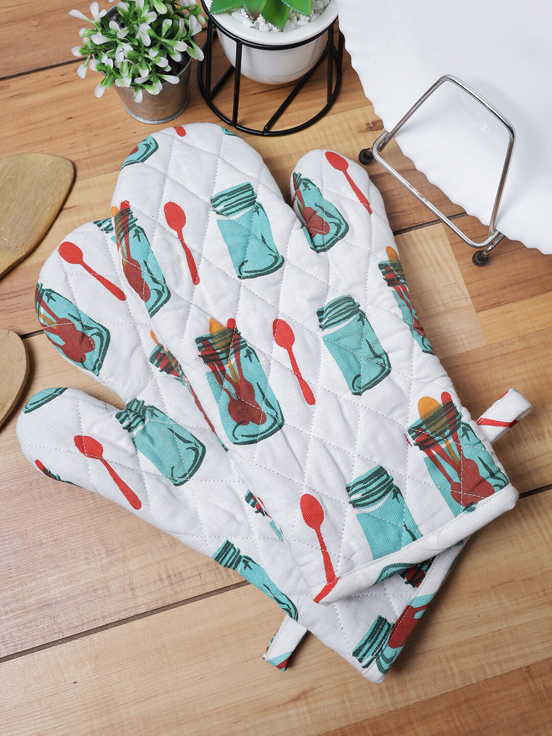 

Soumya Set Of 2 Turquoise Blue Oven Gloves