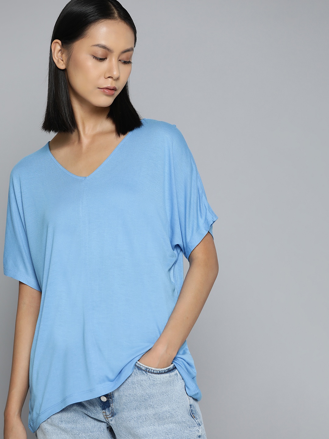 

ether Women Blue Solid V-Neck Extended Sleeves T-shirt
