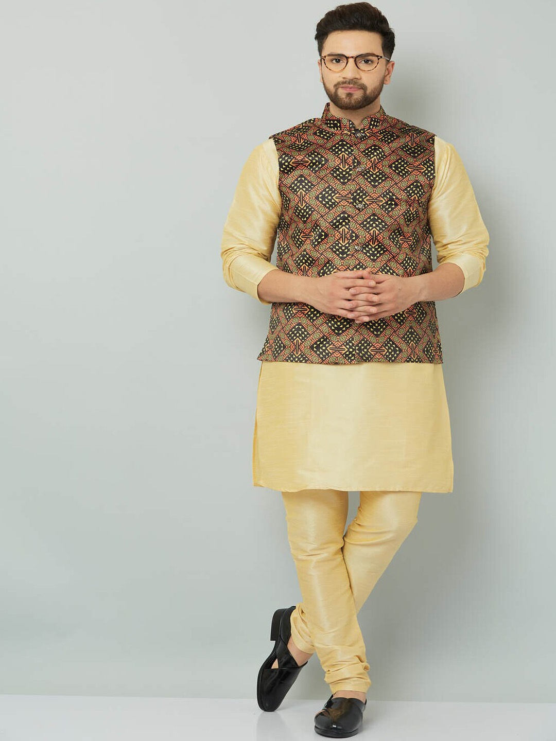 

Kaifoo Men Gold-Toned Kurta with Pyjamas & Nehru Jacket
