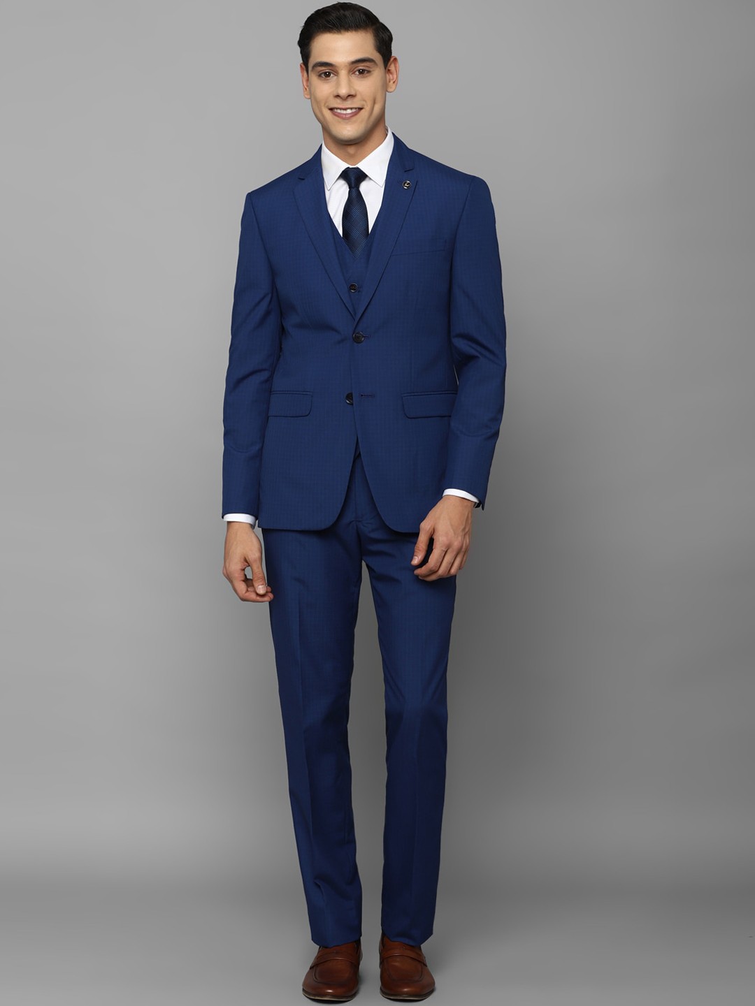 

Allen Solly Men Navy Blue Solid Slim-Fit Single-Breasted 3-Piece Formal Suit