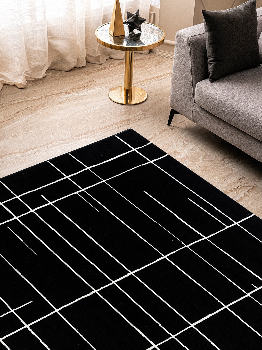 

DDecor Black Geometric Printed Carpets