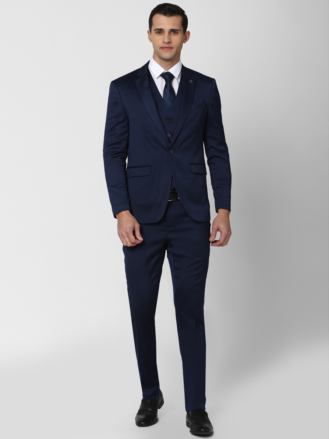 

Peter England Elite Men Navy Blue Solid Slim-Fit Single Breasted Three Piece Suits