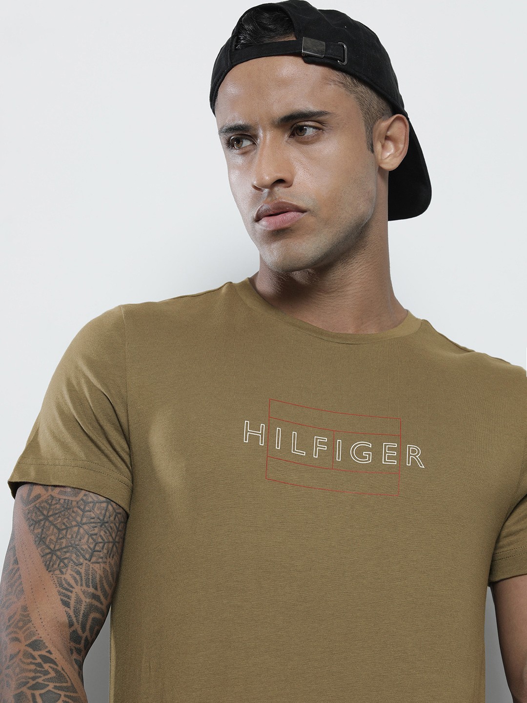 

Tommy Hilfiger Men Olive Green Printed Organic Cotton Slim Fit T-shirt