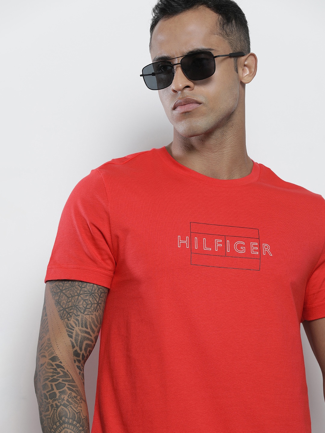 

Tommy Hilfiger Men Red Typography Printed Organic Cotton Slim Fit T-shirt