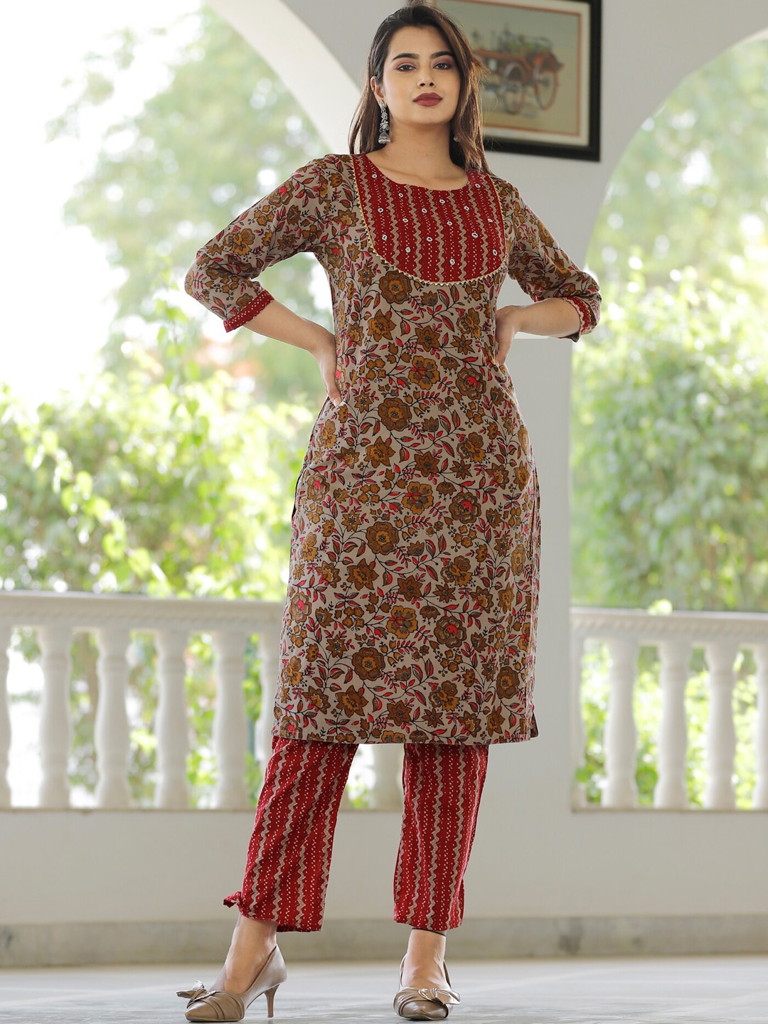 

YAVI Women Mauve and Brown Floral Printed Kurta with Palazzos