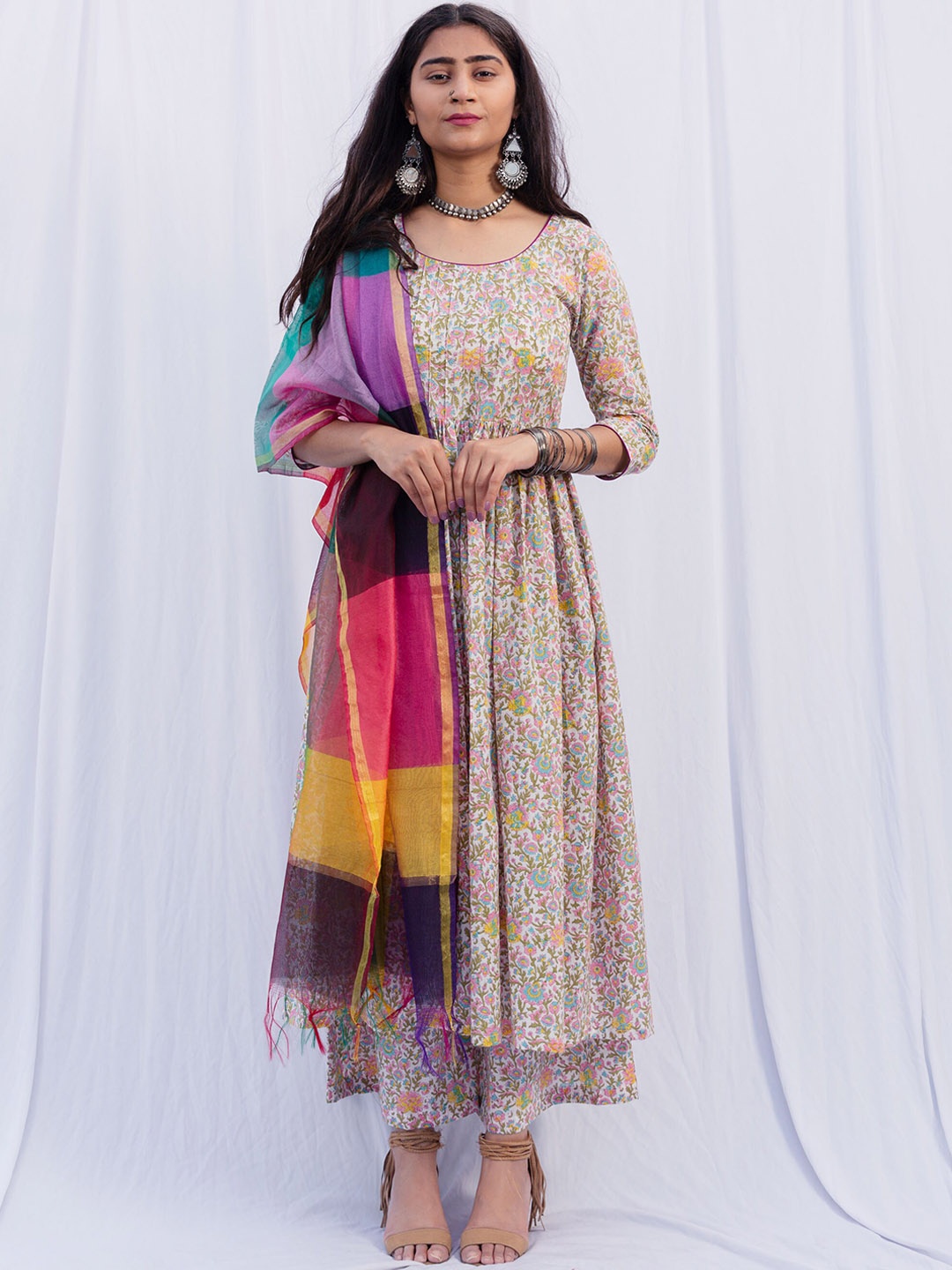 

SHRINKHLA Women Pink & White Floral Printed Pure Cotton Kurta with Palazzos & Dupatta