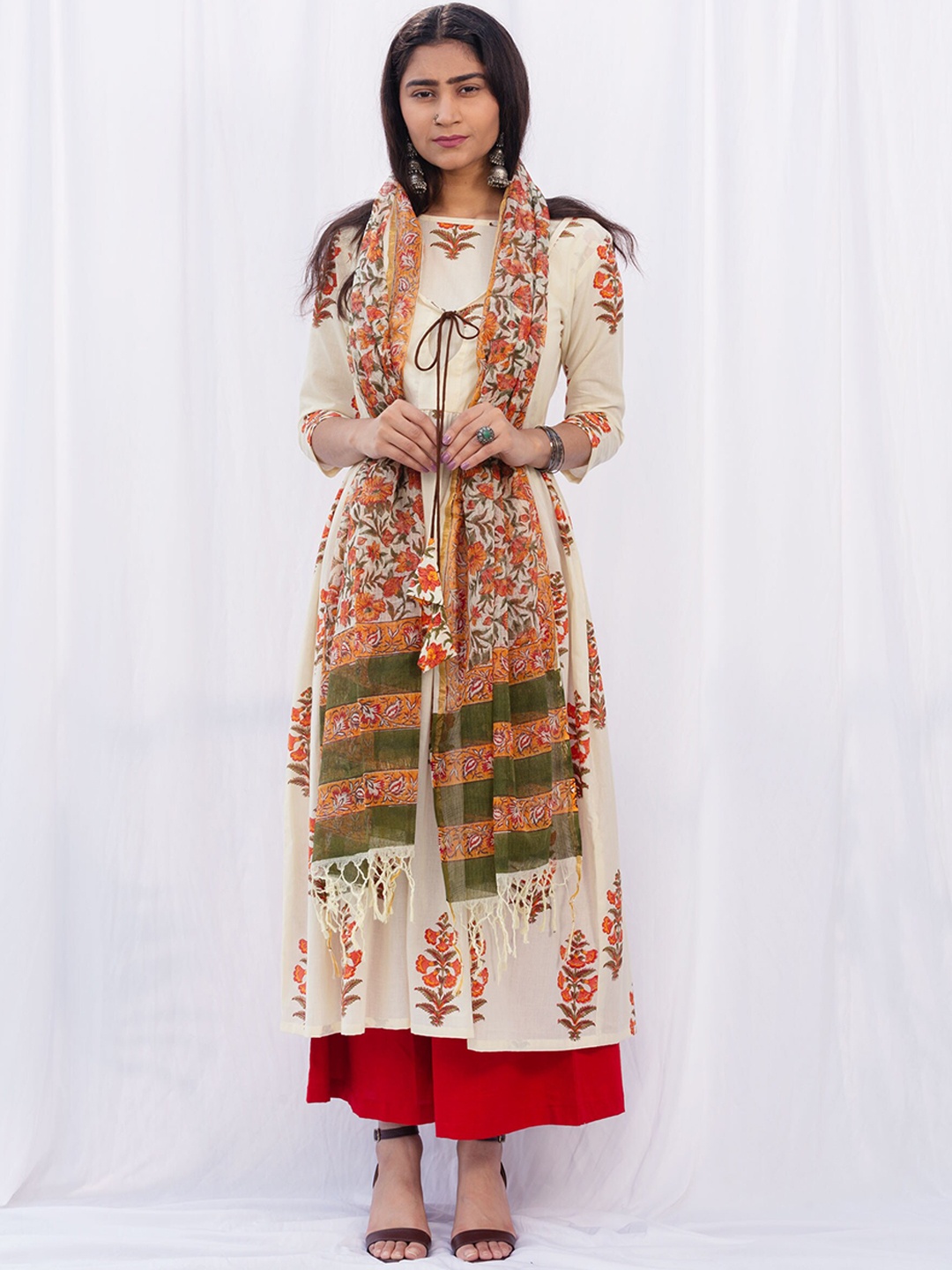 

SHRINKHLA Women Cream-Coloured Printed Pure Cotton Kurta with Palazzos & With Dupatta