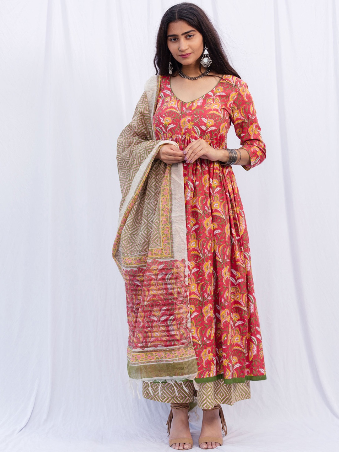 

SHRINKHLA Women Red Floral Printed Empire Pure Cotton Kurta with Palazzos & With Dupatta