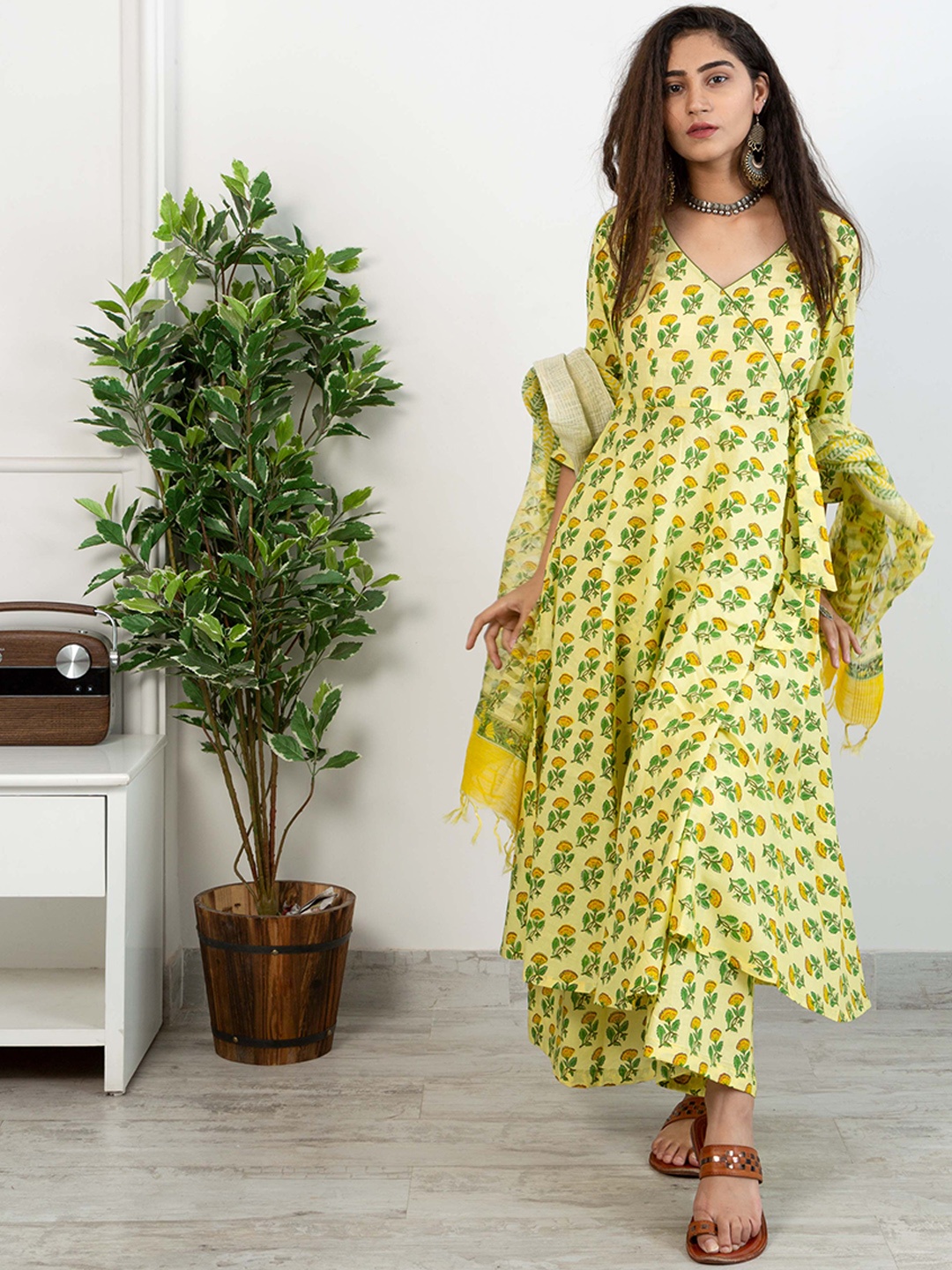 

SHRINKHLA Women Yellow & Green Printed Pure Cotton Kurta with Churidar & With Dupatta