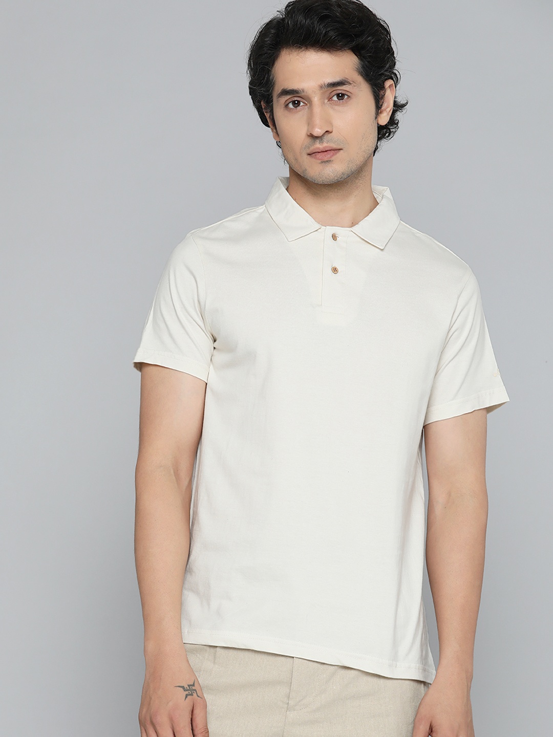 

ether Kora Collection Men Off-White Sustainable Unbleached Fabric T-shirt