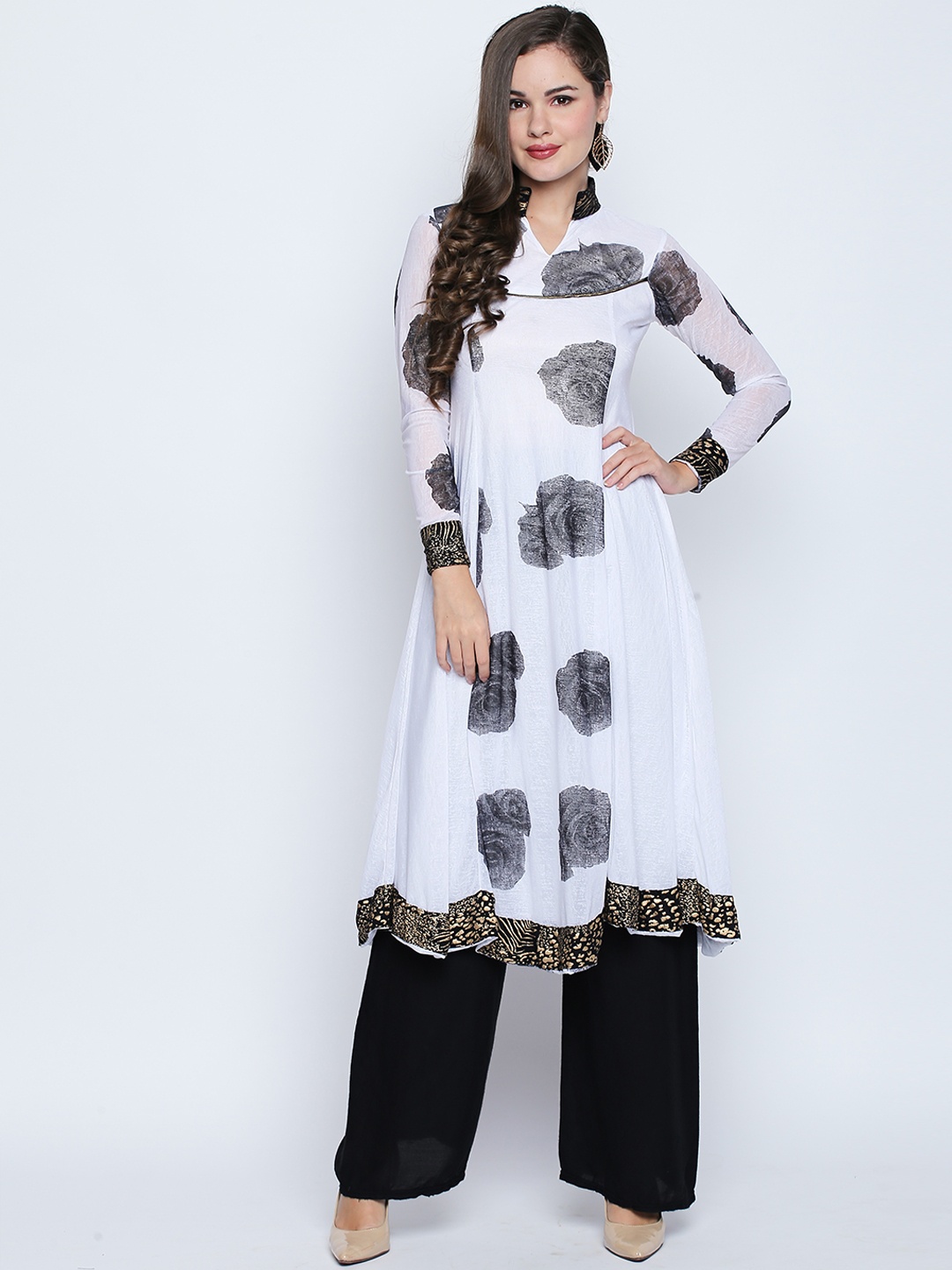 

Ira Soleil Women White & Black Floral Printed Anarkali Kurta