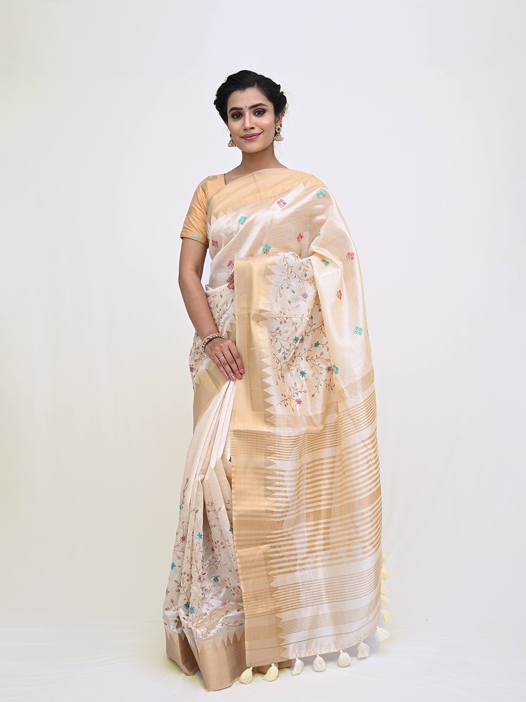 

KAJREE Cream-Coloured & Golden Floral Zari Pure Linen Tussar Saree