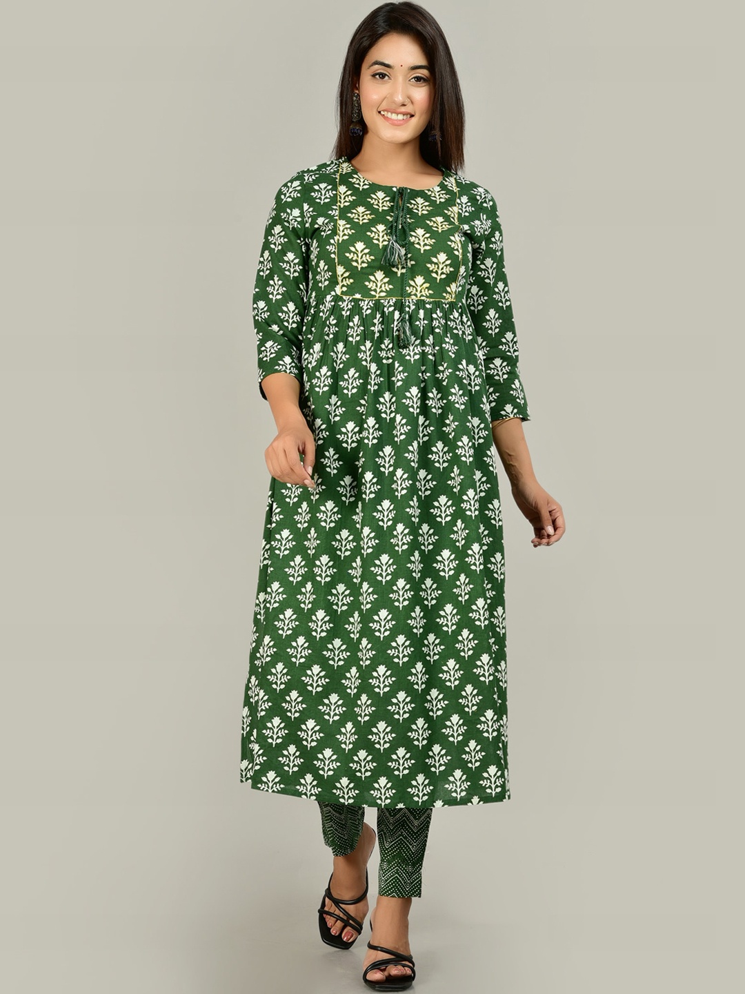 

KALINI Women Green Ethnic Motifs Printed Pure Cotton Kurta with Trousers