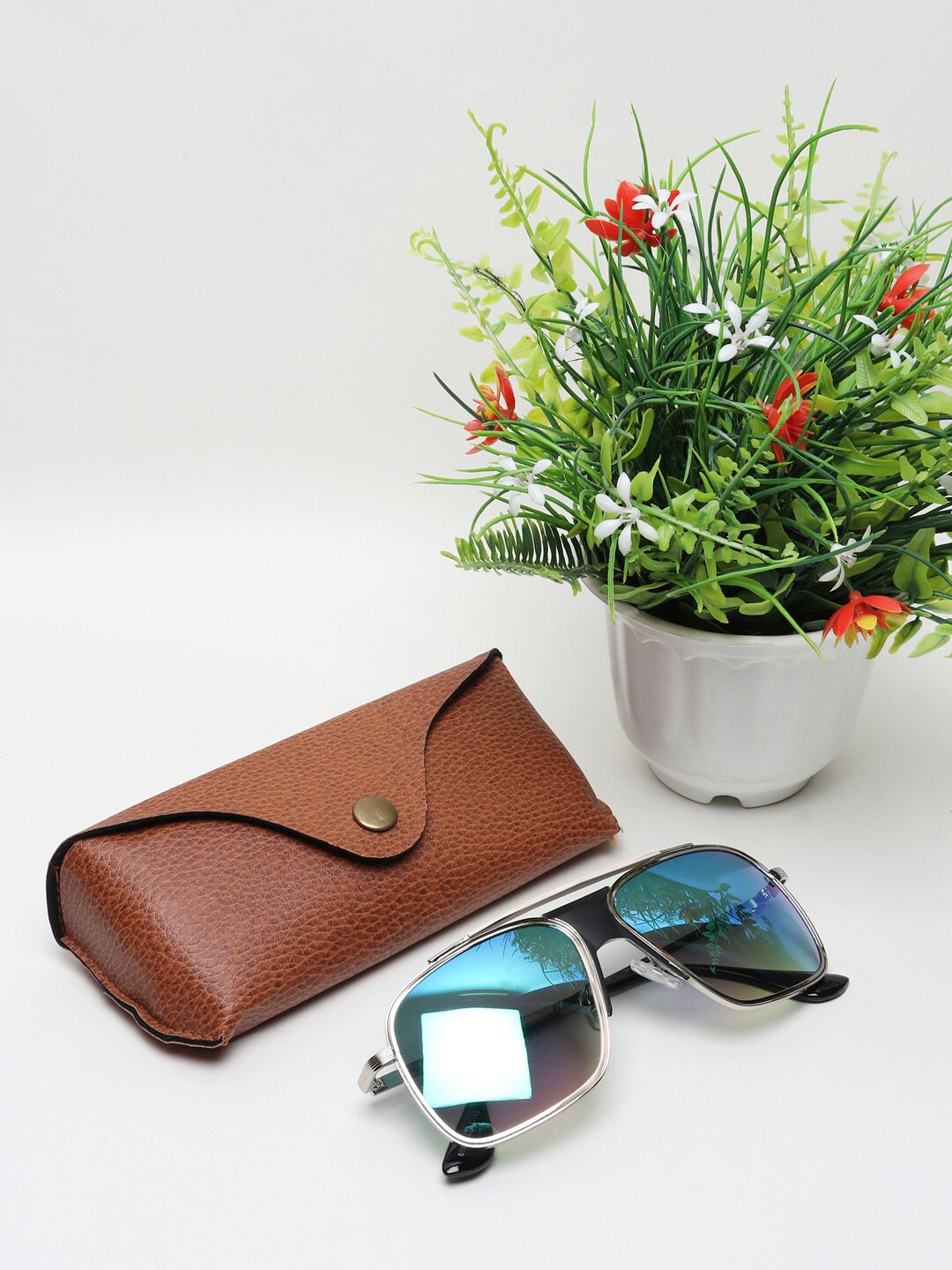 

CELEBRITY SUNGLASSES Unisex Green Lens & Silver-Toned Aviator Sunglasses CLSG-6988-16