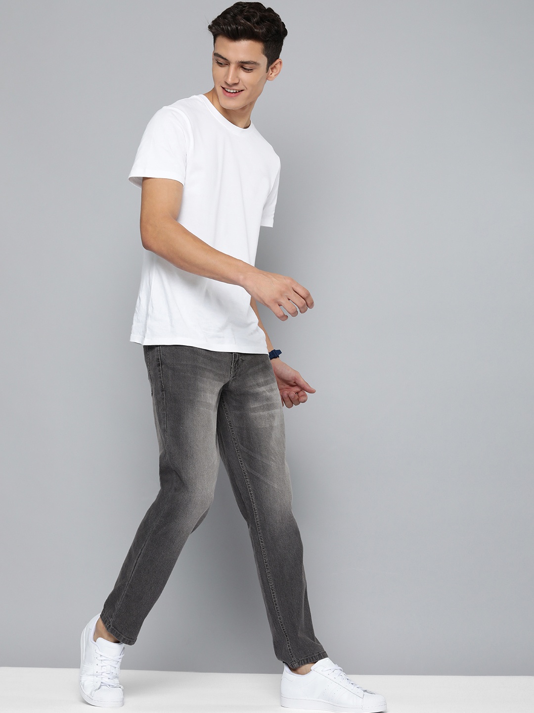 

Mast & Harbour Men Grey Slim Fit Heavy Fade Stretchable Jeans