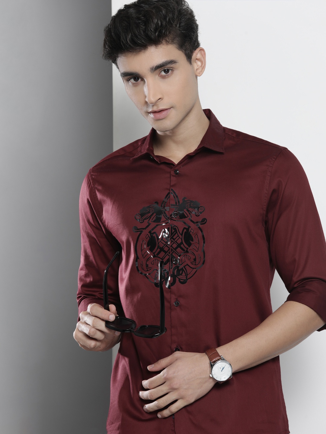 

The Indian Garage Co Men Burgundy Printed Pure Cotton Casual Shirt