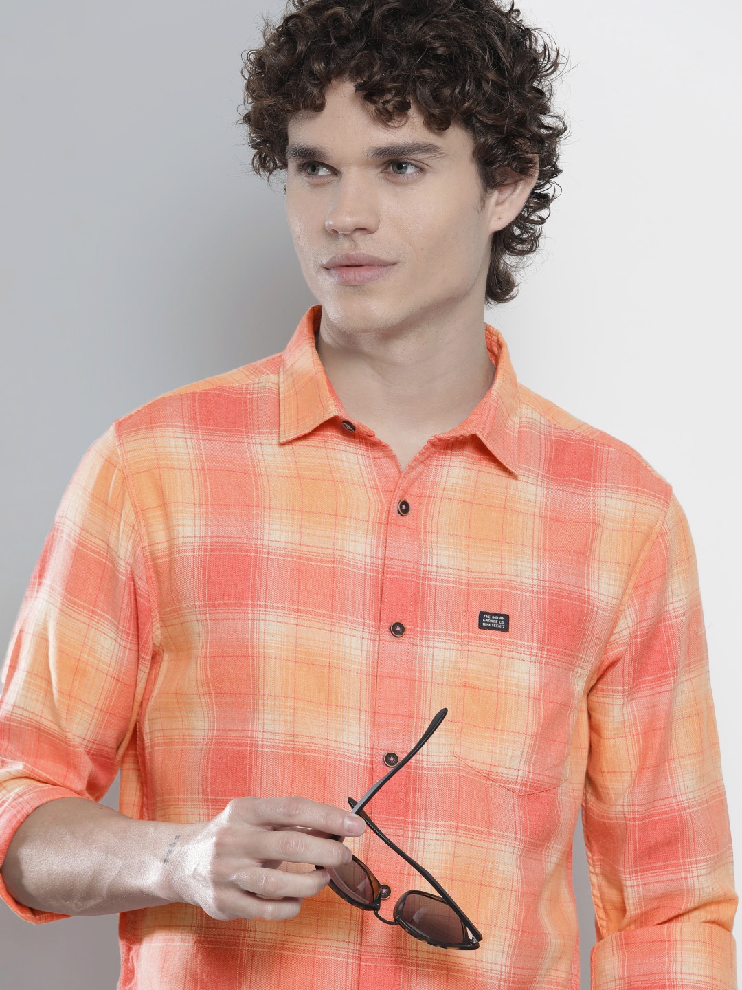 

The Indian Garage Co Men Coral Pink & Beige Cotton Smart Fit Checked Casual Shirt