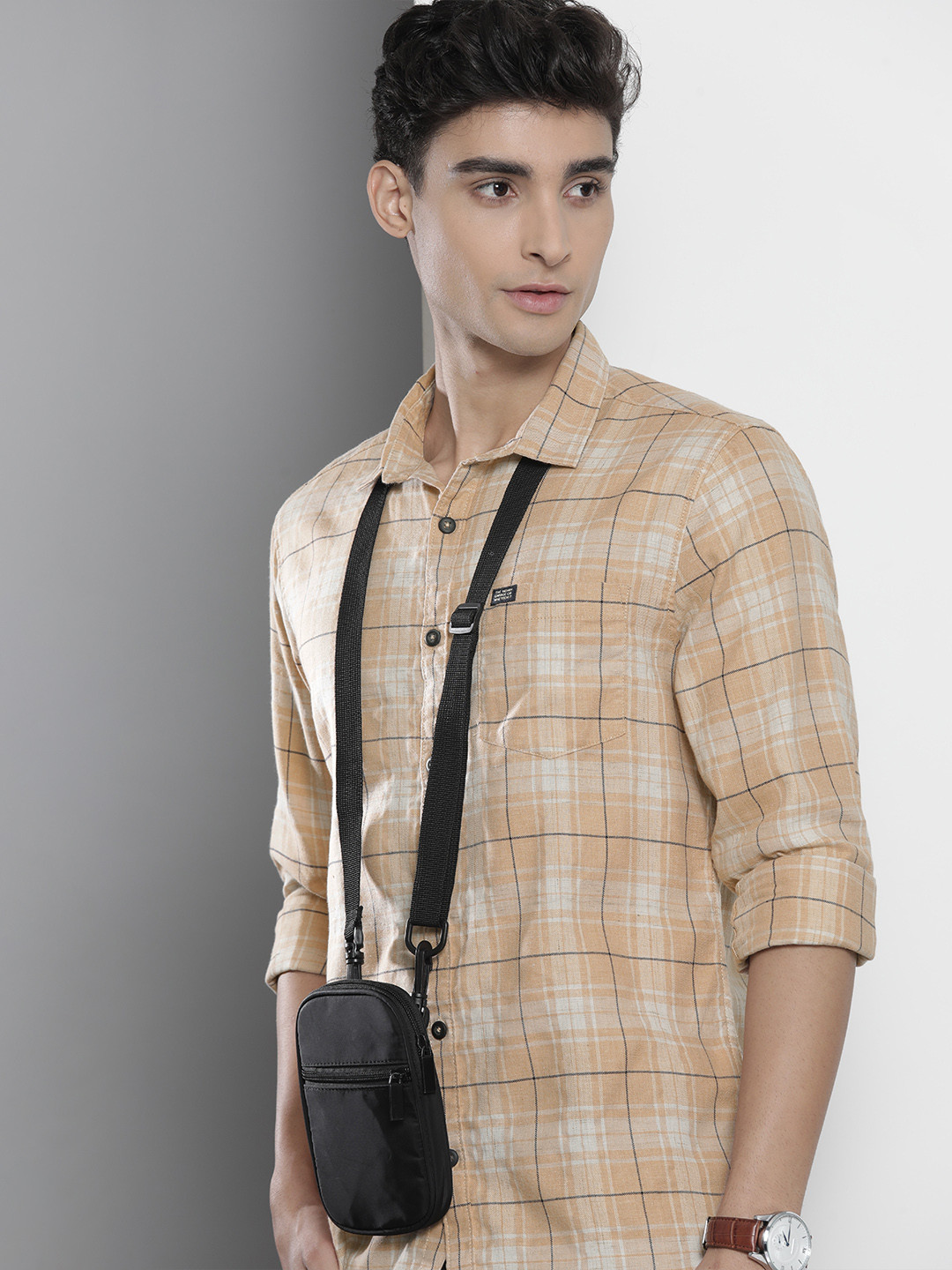 

The Indian Garage Co Men Beige & Off-White Cotton Smart Fit Checked Casual Shirt