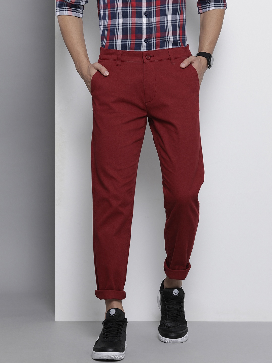 

The Indian Garage Co Men Maroon Solid Comfort Slim Fit Chinos Trousers