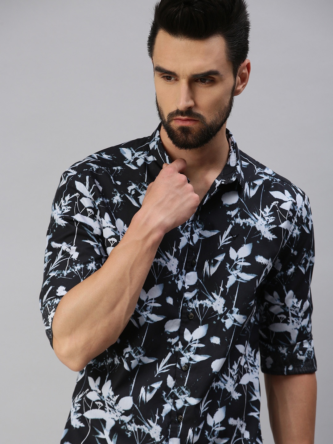 

SHOWOFF Men Navy Blue Comfort Slim Fit Floral Printed Casual Shirt