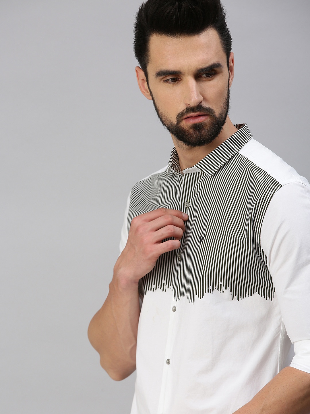

SHOWOFF Men White Comfort Slim Fit Striped Casual Shirt