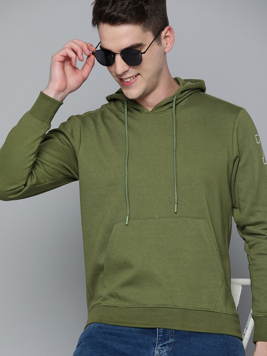 

HERE&NOW Men Olive Green Solid Hooded Sweatshirt