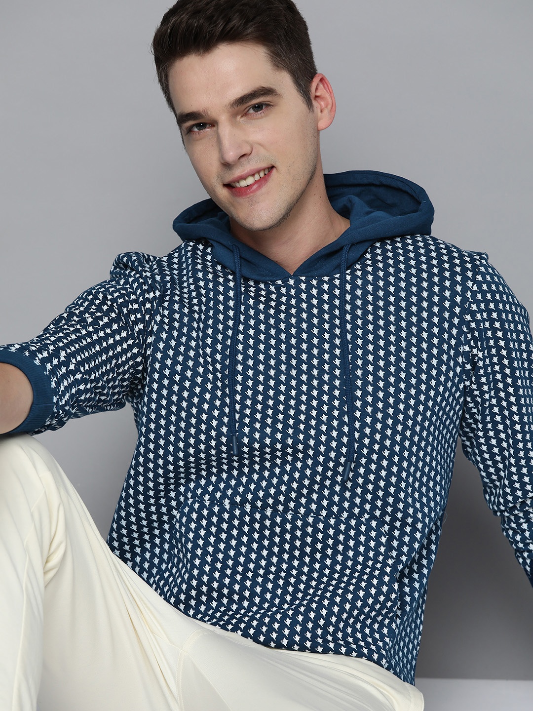

HERE&NOW Men Navy Blue & White Printed Hooded Sweatshirt