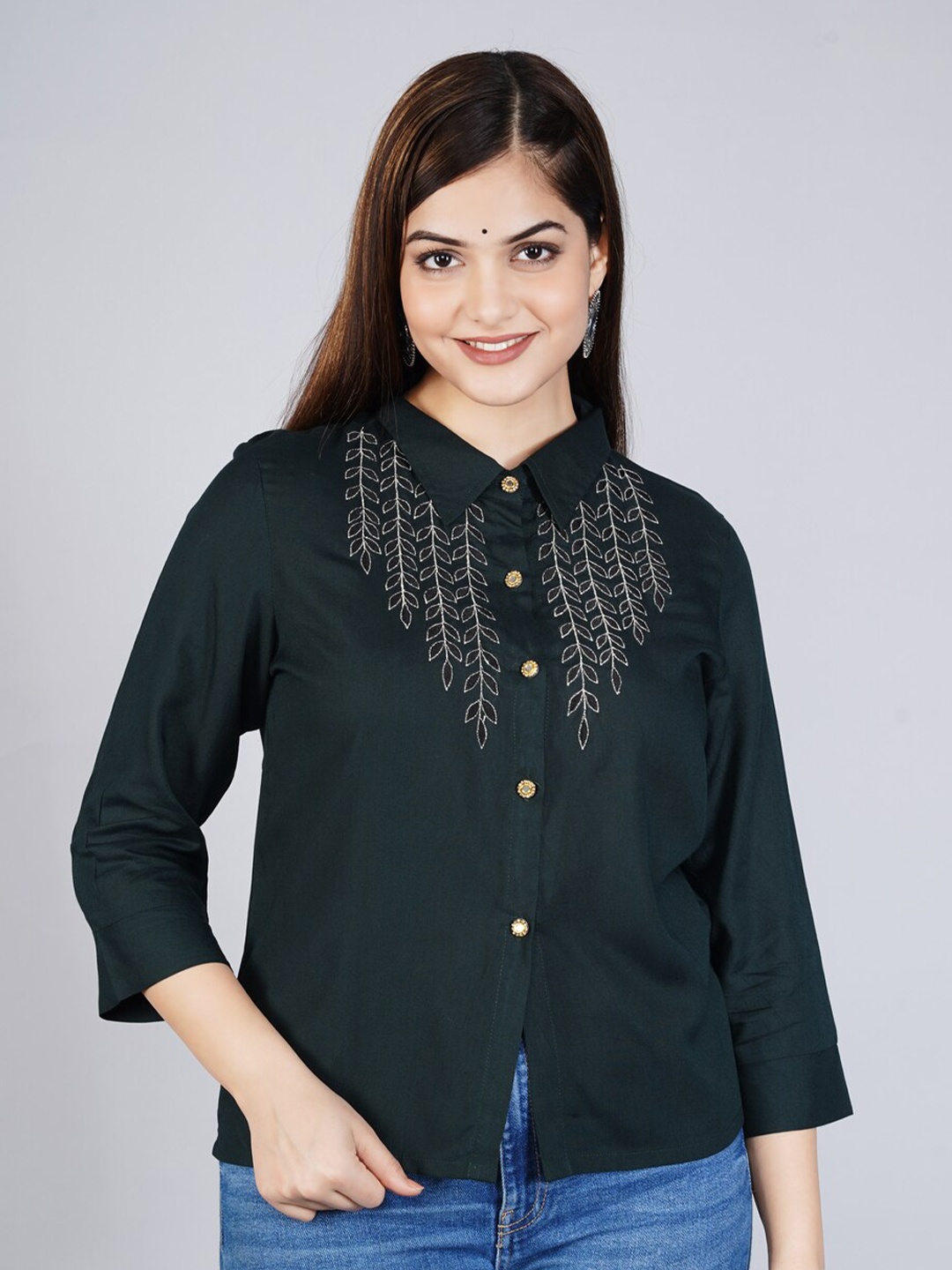 

KALINI Women Green Classic Slim Fit Casual Shirt