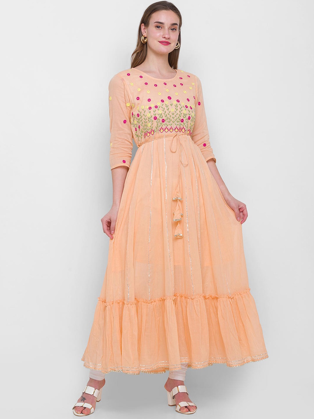 

ZOLA Women Peach-Coloured Floral Embroidered Thread Work Anarkali Kurta