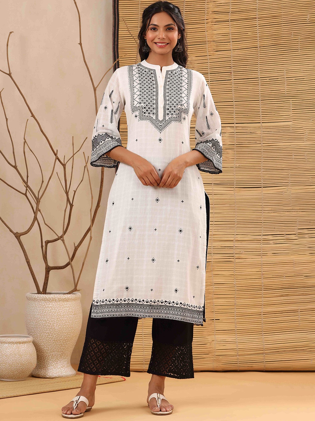 

Juniper Women White Ethnic Motifs Embroidered Flared Sleeves Kurta