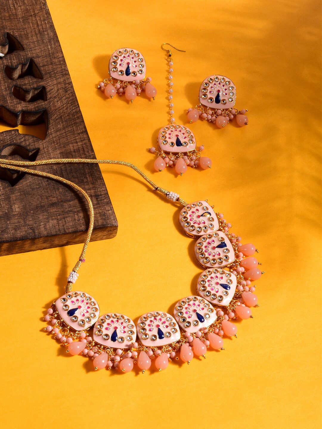 

STEORRA JEWELS Gold-Plated Peach-Colored Kundan-Studded Jewellery Set